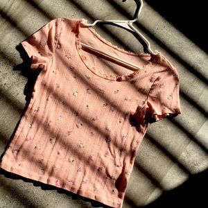 bright pink shirt with flowers and the brand is SO❤️